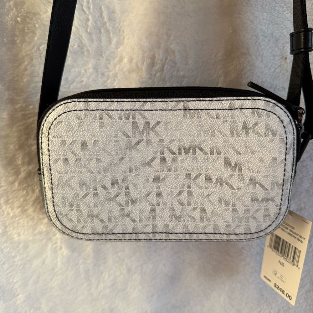 Michael Kors Cooper Double Zip Camera Crossbody - Picture 8 of 11